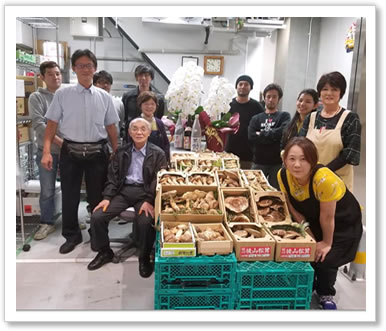 金芳の美味しい野菜をお届けするスタッフ　集合写真